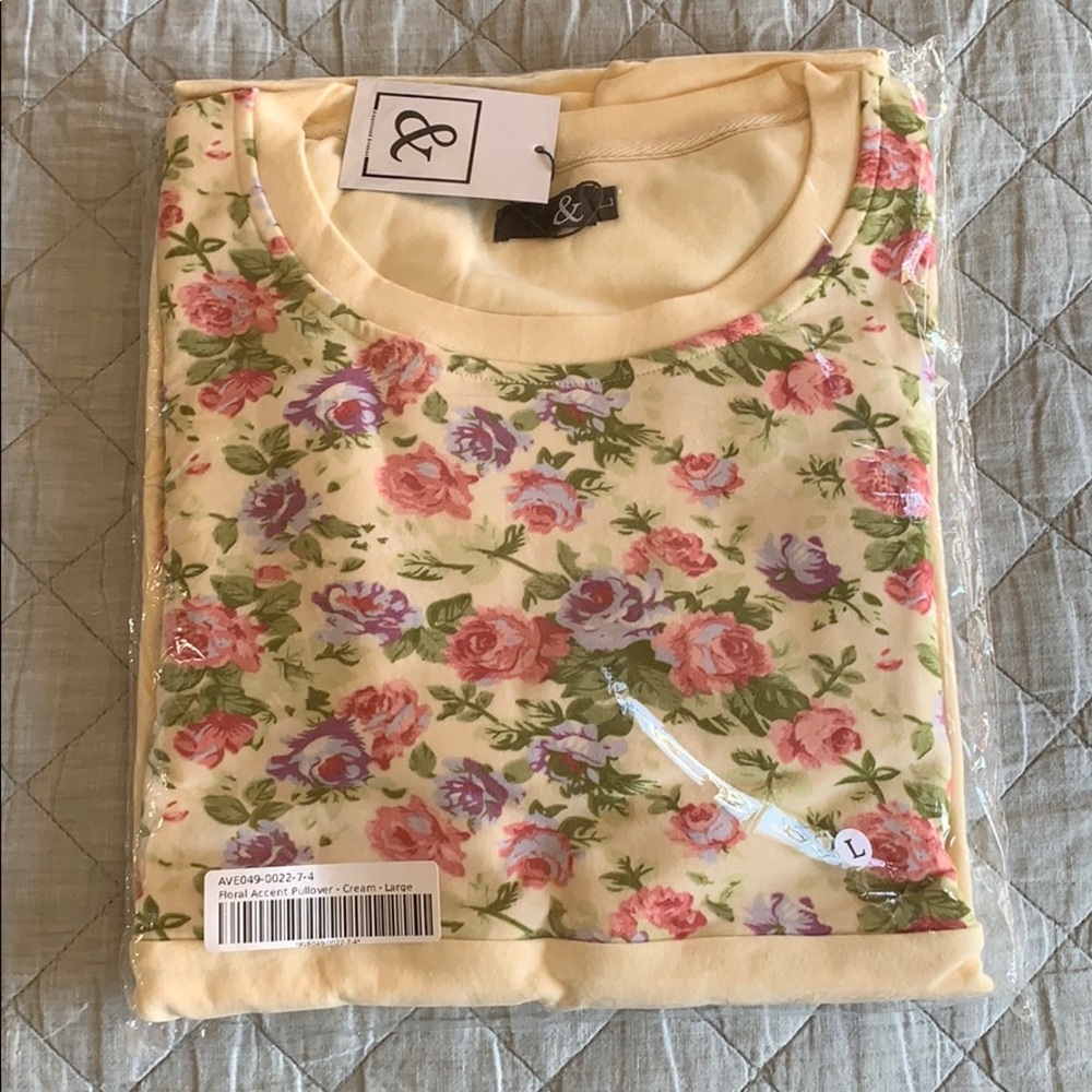 NWT pullover in cream/floral